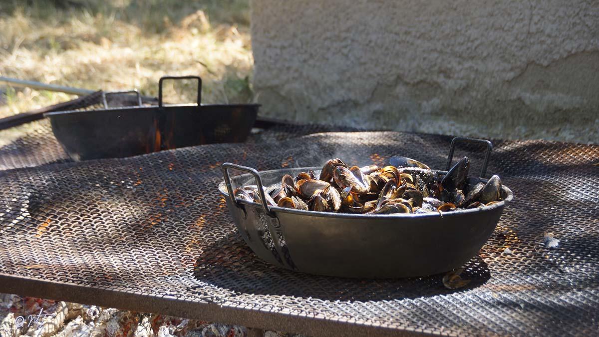 Les Moules à la Braises
